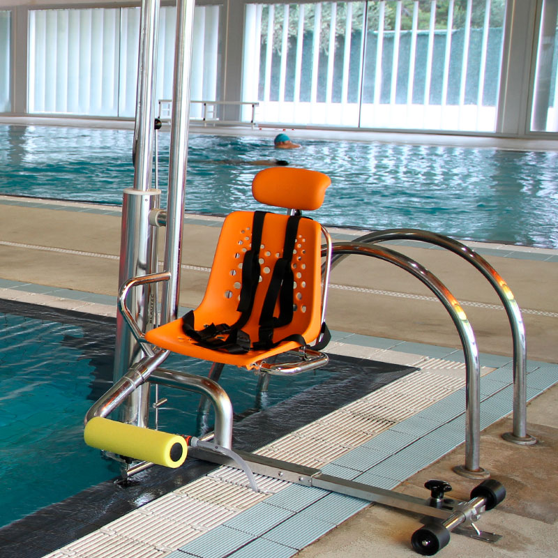 Cadeira de piscina para deficientes Access B1 com arnês opcional, apoio de cabeça e apoio de pés dobrável incluídos. 
